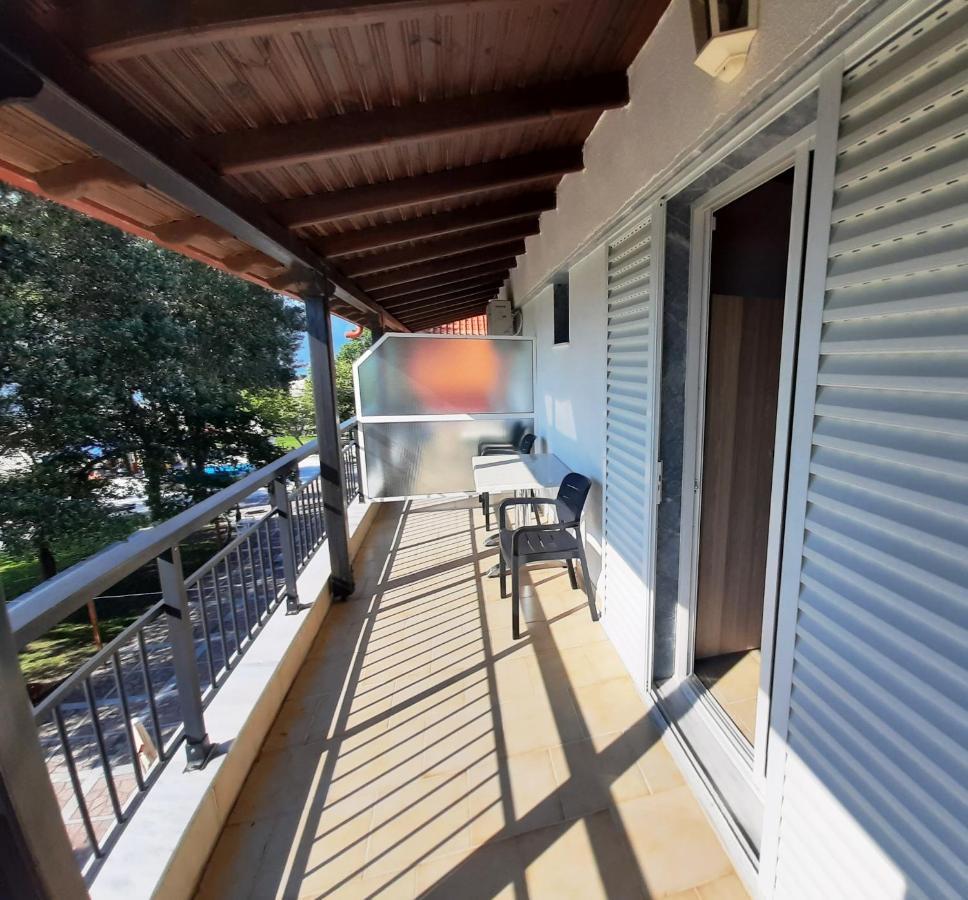 Kleanthis Blue Apartment Nea Vrasna Bagian luar foto