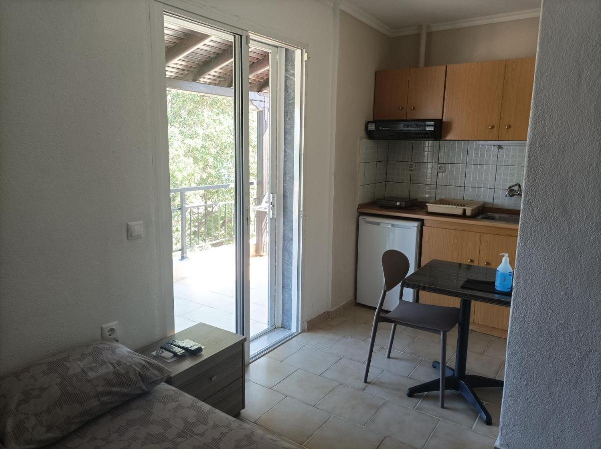 Kleanthis Blue Apartment Nea Vrasna Bagian luar foto