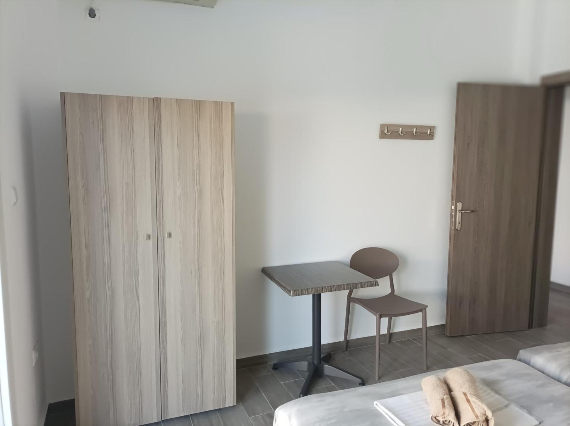 Kleanthis Blue Apartment Nea Vrasna Bagian luar foto