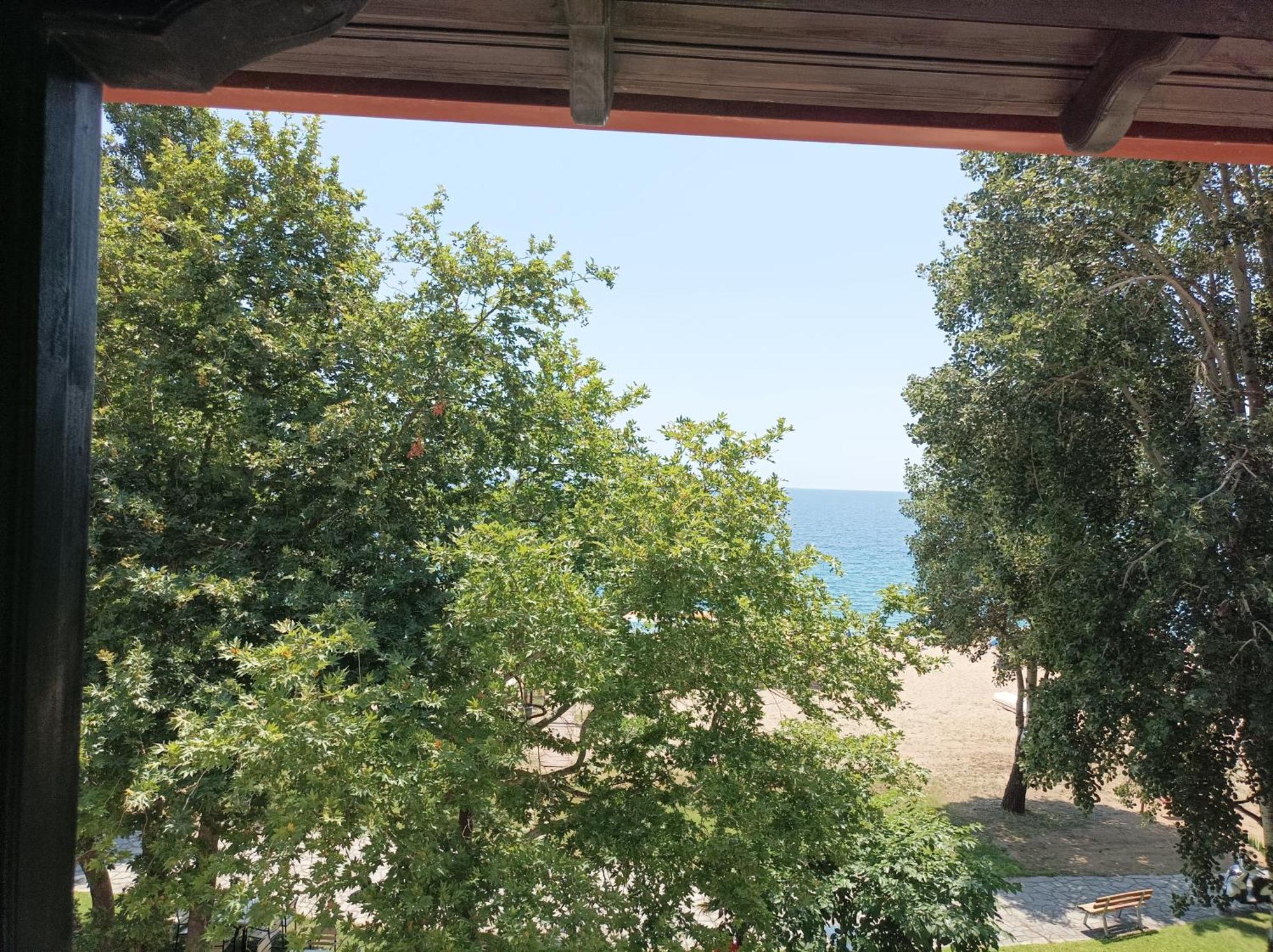 Kleanthis Blue Apartment Nea Vrasna Bagian luar foto