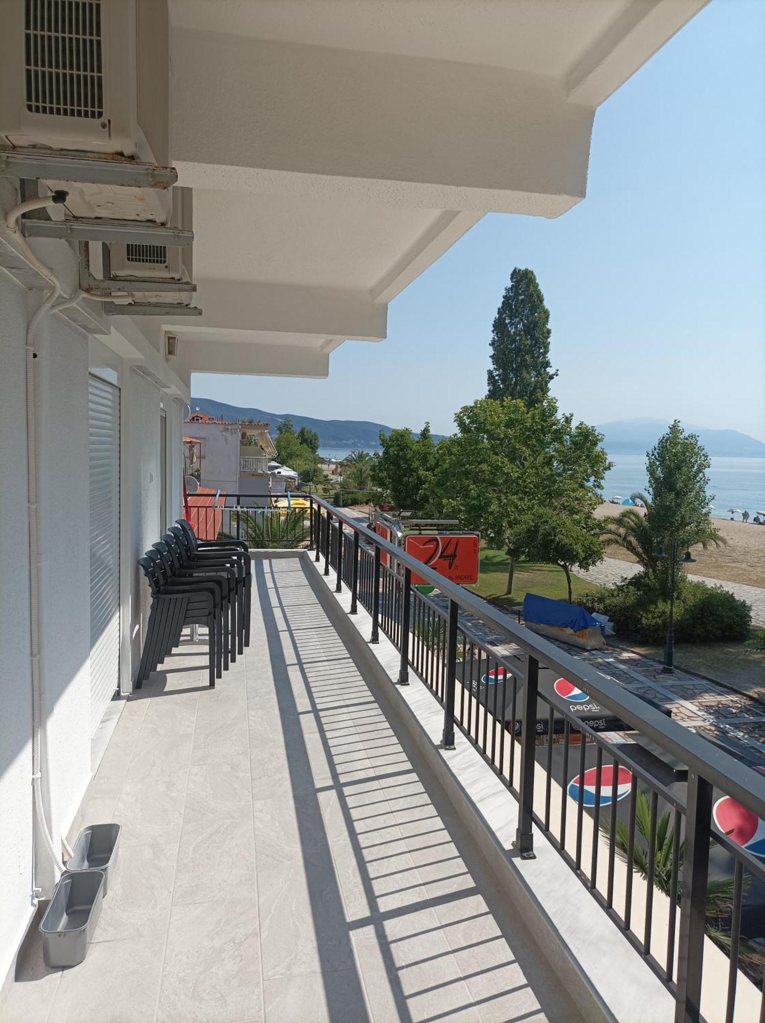 Kleanthis Blue Apartment Nea Vrasna Bagian luar foto