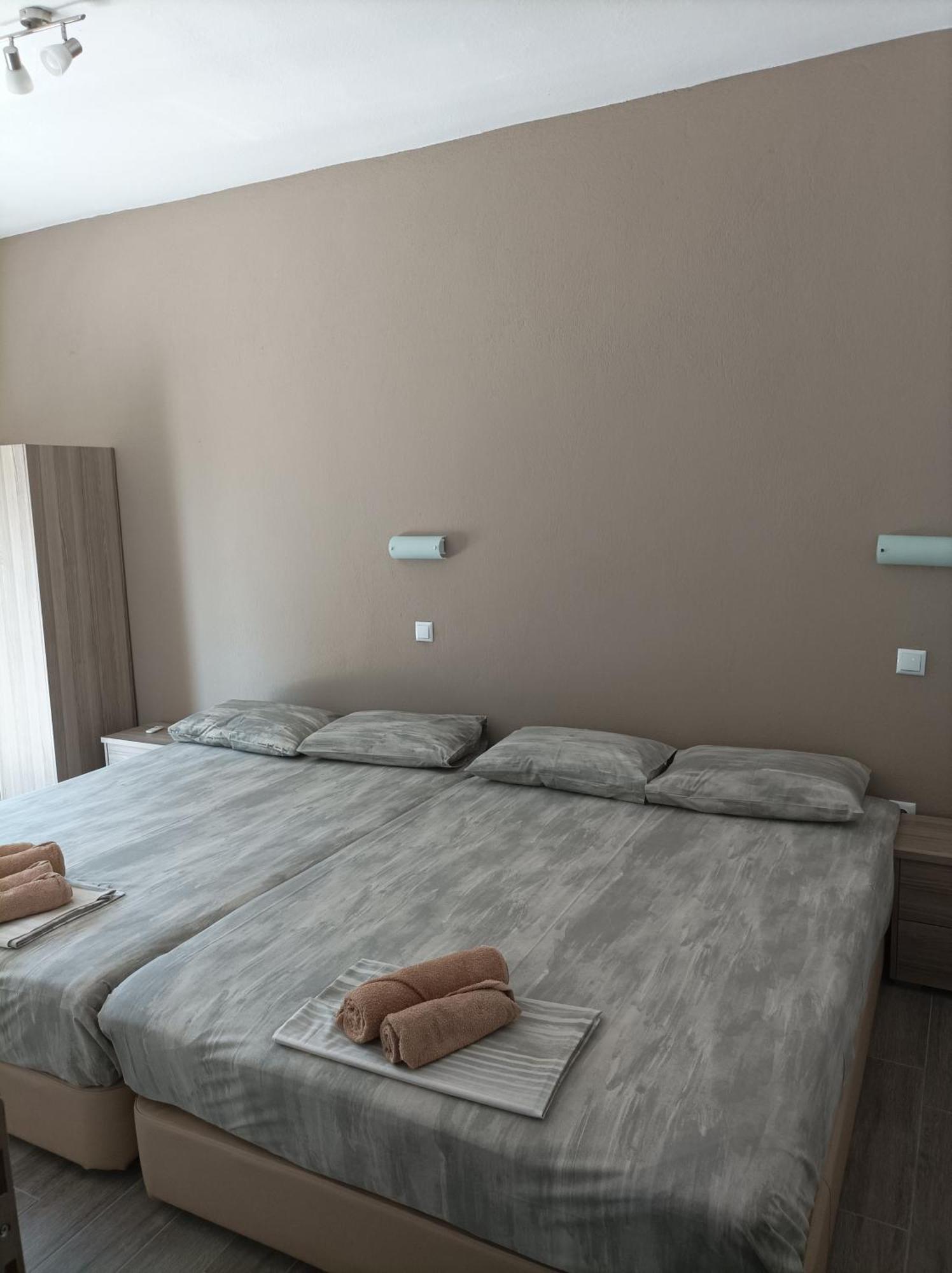 Kleanthis Blue Apartment Nea Vrasna Bagian luar foto