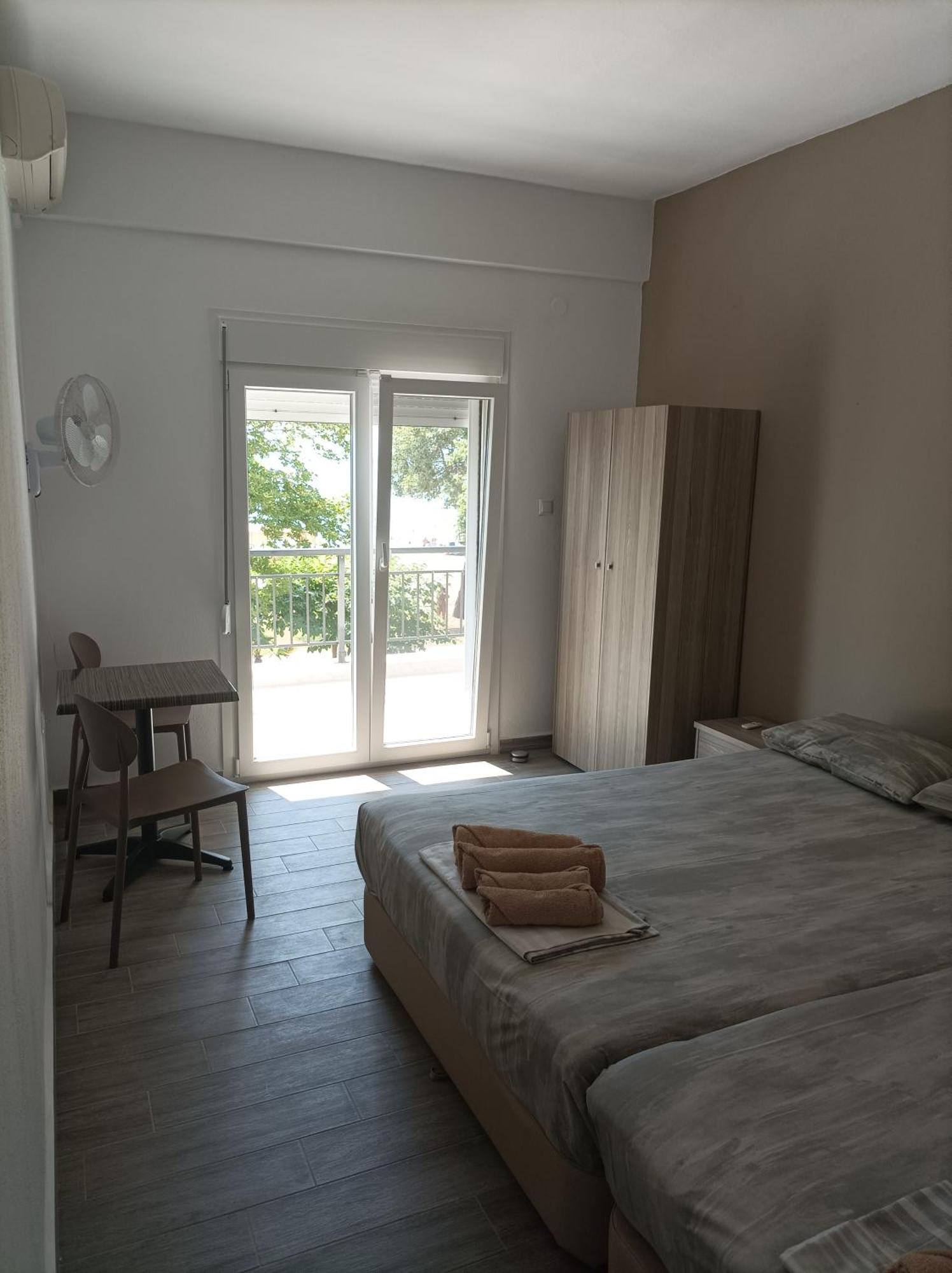 Kleanthis Blue Apartment Nea Vrasna Bagian luar foto